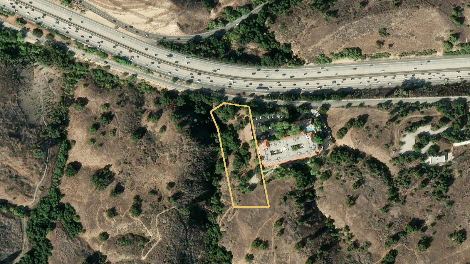 Aerial view of the 2.54 acre parcel outlined in gold, south of the 101 Freeway